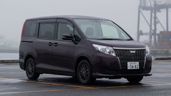Toyota Noah для большой семьи
