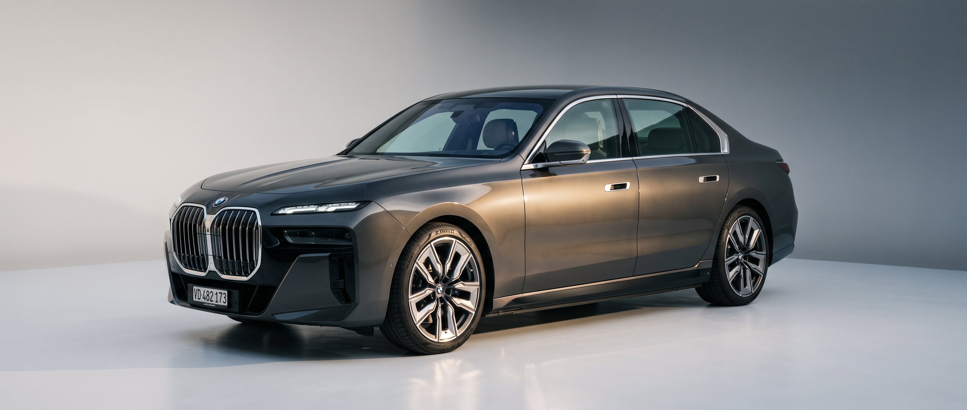 BMW 7-SERIES