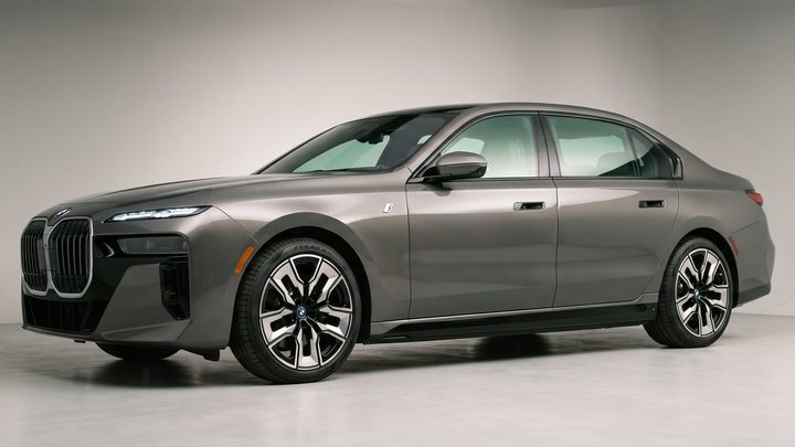 BMW I7