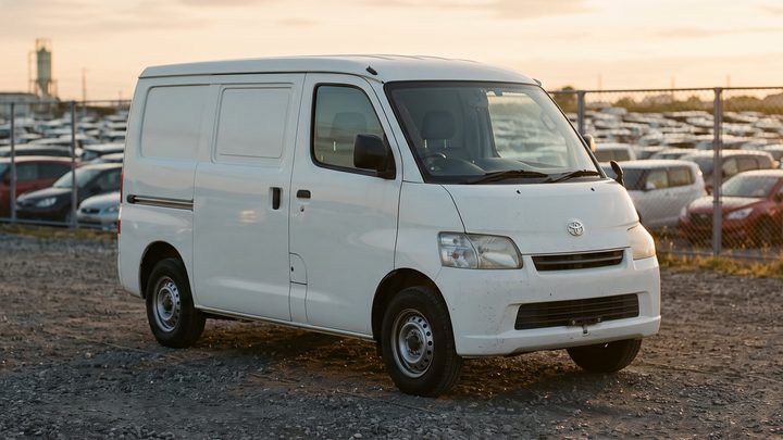 TOYOTA TOWN ACE VAN